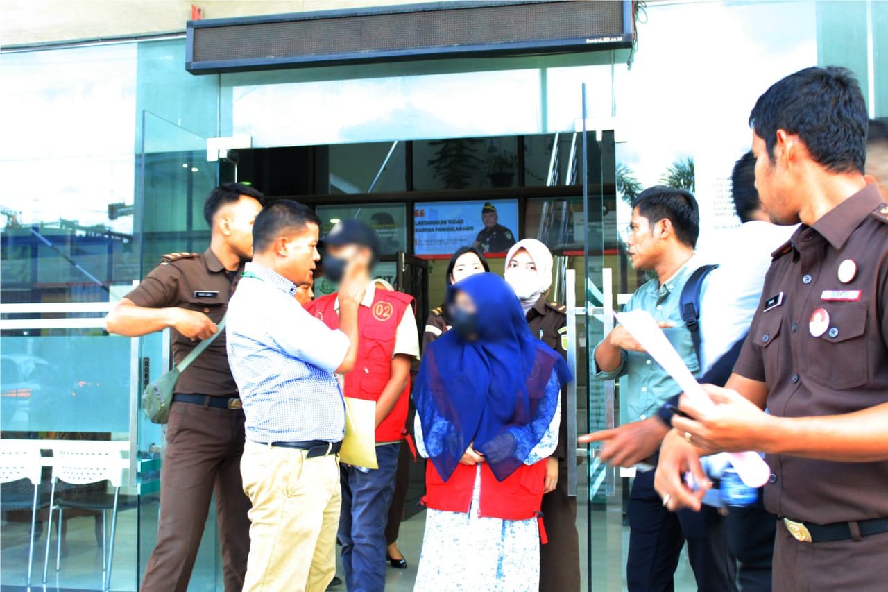 Kejari Belawan Lakukan Penahanan Terhadap 2 Orang Terduga Korupsi Dana BOS SMAN 19 Medan 2 35D1E4FA 4EAA 4055 9519 2DD66CF0DF2E